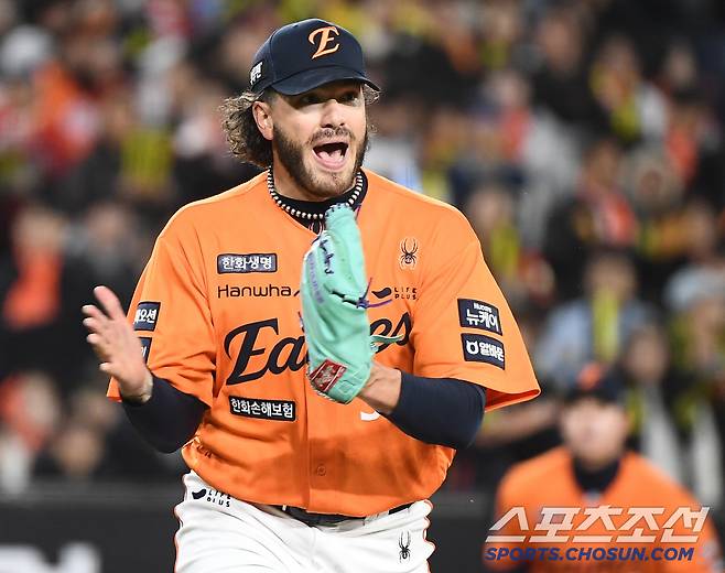 경기 내내 파이팅 넘쳤던 폰세