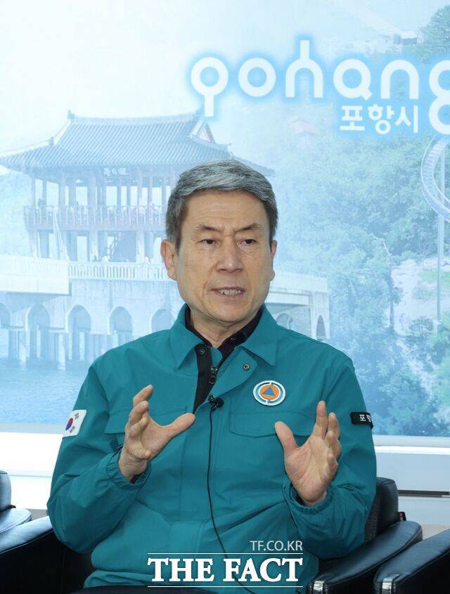 이강덕 포항시장이 30일 기자간담회를 갖고 "산불 피해 주민들을 돕기 위한 범국민적 구호활동을 벌여야 한다"고 호소했다. /포항시