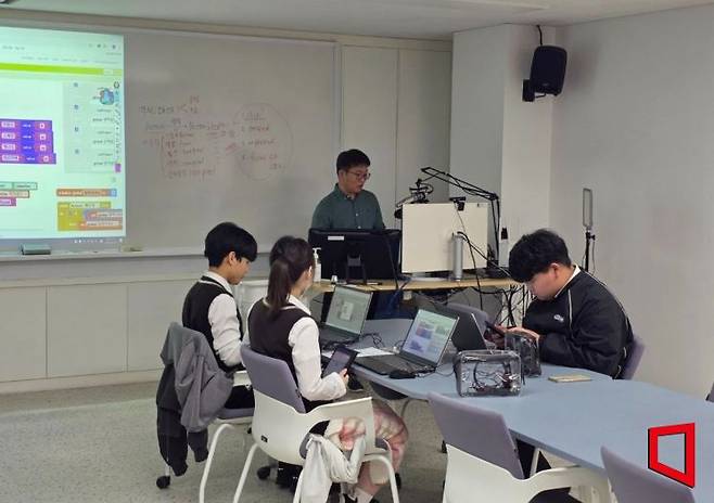 서울 당곡고등학교에서 학생들이 '스마트콘텐츠 실무' 수업을 듣고 있다. 김영원 기자