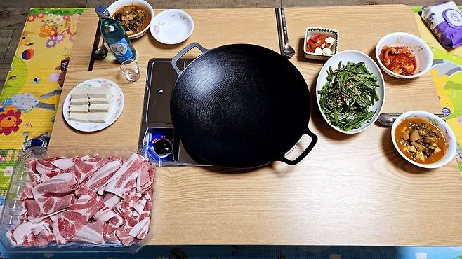 20250329_222912.jpg 냉이 된장찌개에 냉동목심