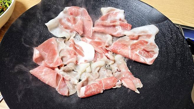 20250329_223221.jpg 냉이 된장찌개에 냉동목심