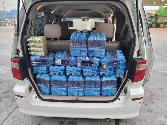 30일 새벽 5시 양곤에서 만달레이로 향하는 김형원씨 차량에 실린 구호물품. 사진 김형원