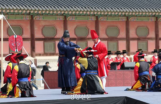 30일 서울 종로구 경복궁 흥례문 앞 광장에서 ‘2025 전국 수문장 임명의식’이 진행되고 있다.  2025.3.30. 정지윤 선임기자