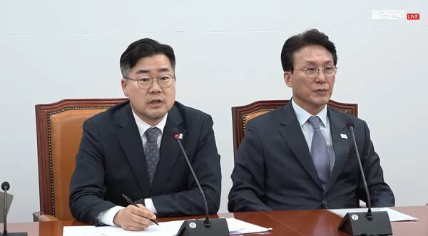 ▲박찬대 더불어민주당 원내대표가 30일 기자간담회에서 윤석열 대통령 탄핵심판 선고기일 지정을 하지 않고 있는 헌법재판소가 윤 대통령을 파면하지 않을 경우 신을사오적이 될 수도 있다고 비판하고 있다. 사진=더불어민주당 영상 갈무리