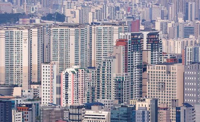 지난해 10월 서울 남산에서 바라본 서울 시내 아파트 단지 모습. (연합뉴스)