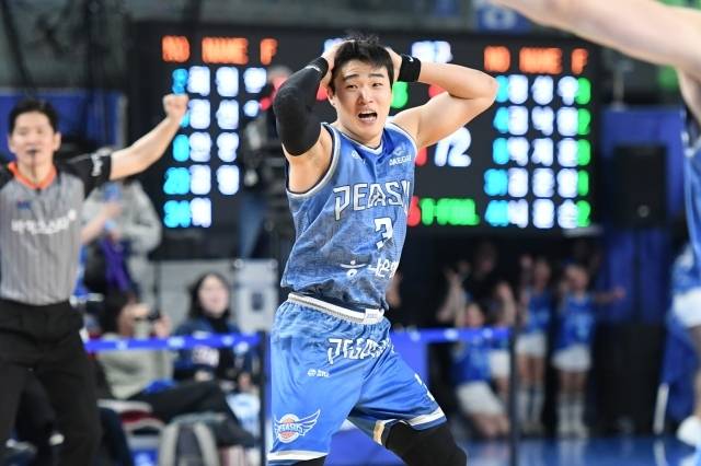 경기 종료 3.3초 전, 정성우의 손을 떠난 3점슛은 림을 갈랐고 그렇게 봄 농구를 확정 지었다. 사진=KBL 제공