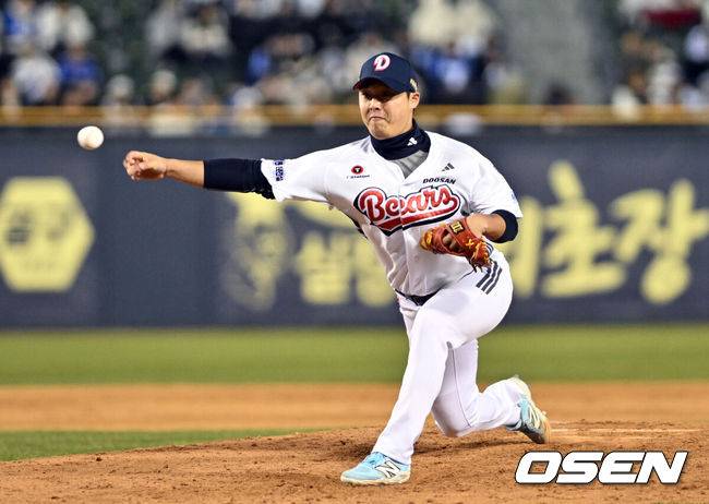 [OSEN=잠실, 조은정 기자]삼성 타선이 7회에만 8점을 뽑는 무서운 화력을 뽐내며 연패를 끊어냈다.&nbsp;프로야구 삼성 라이온즈는 29일 서울 잠실구장에서 열린 2025 신한 SOL뱅크 KBO리그 두산 베어스와의 시즌 2차전에서 13-2 역전승을 거뒀다.&nbsp;9회초 두산 박치국이 역투하고 있다. 2025.03.29 /cej@osen.co.kr