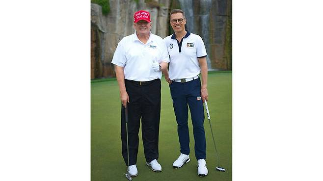 핀란드 대통령과 라운딩한 트럼프