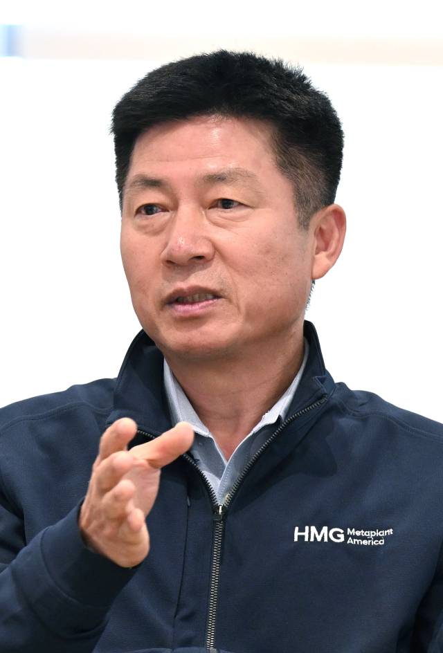 권오충 현대차그룹 메타플랜트 아메리카(HMGMA) 법인장(전무)이 27일(현지 시간) 미국 조지아주 엘라벨에 위치한 메타플랜트에서 취재진과 인터뷰를 하고 있다. 사진 제공=현대차그룹