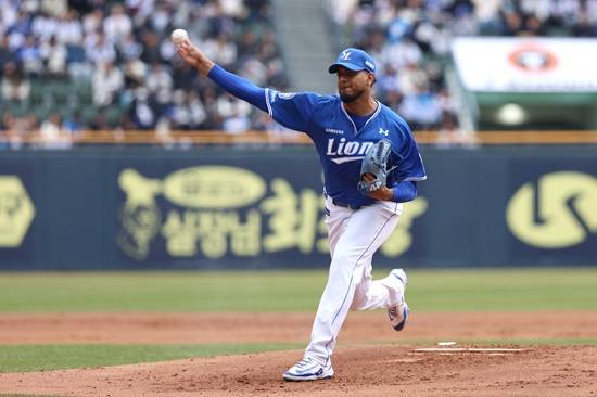 삼성 라이온즈가 30일 잠실 두산전에서 선발 투수 레예스의 복귀승과 구자욱의 결승타로 주말 위닝시리즈를 달성했다. 삼성 라이온즈