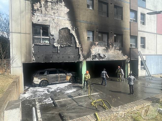 31일 오후 1시 45분쯤 광주 광산구 신가동의 한 어린이집에서 불이 나 소방당국이 진화 마무리 작업을 벌이고 있다. 2025.3.31/뉴스1 ⓒ News1 김태성 기자