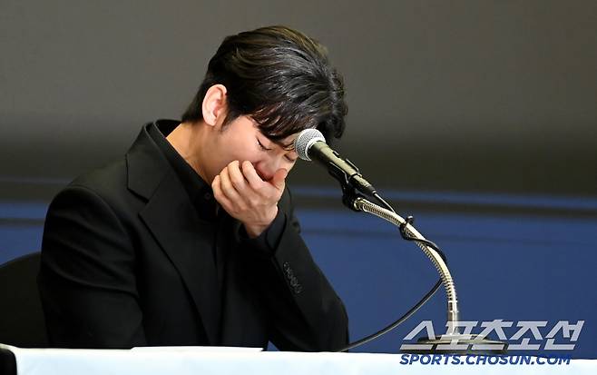 배우 김수현이 31일 서울 상암동 스탠포드호텔에서 기자회견을 갖고 사생활 논란에 대한 입장을 밝혔다. 입장을 밝히는 김수현의 모습. 허상욱 기자wook@sportschosun.com/2025.03.31/