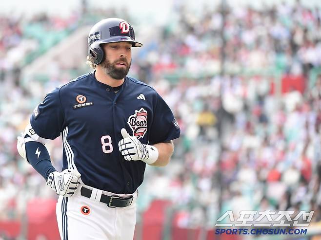 23일 인천 SSG랜더스필드에서 KBO리그 SSG와 두산의 경기가 열렸다. 8회 외야플라이 타구로 물러나는 두산 케이브. 인천=송정헌 기자songs@sportschosun.com/2025.03.23/