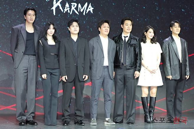 넷플릭스 시리즈 '악연'의 제작발표회에 참석한 배우 아광수, 공승연, 김성균, 이일형 감독, 배우 이희준, 신민아, 박해수.&nbsp; 25.3. 30 ⓒ이혜영 기자 lhy@hankooki.com