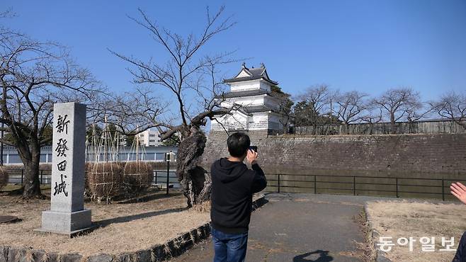 시바타시에 있는 시바타성 전경. 4월에는 벚꽃 성지로 변한다.