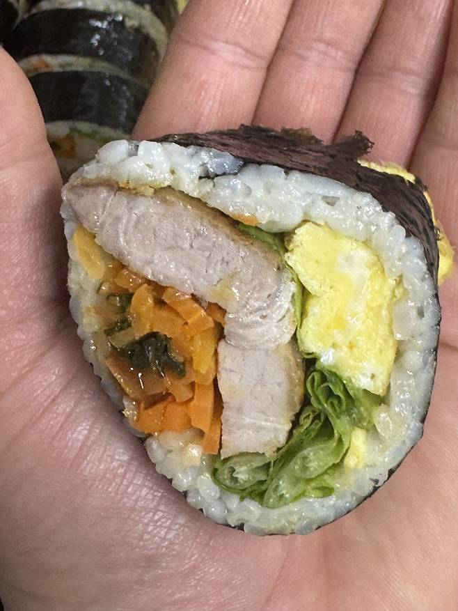 IMG_4930.jpeg 김밥 단면을 궁금해하셔서 올립니다