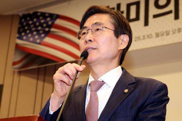 한미의원연맹 공동회장인 조경태 국민의힘 의원이 지난 10일 국회 박물관에서 열린 한미의원연맹 창립총회에서 인사말을 하고 있다. 뉴시스