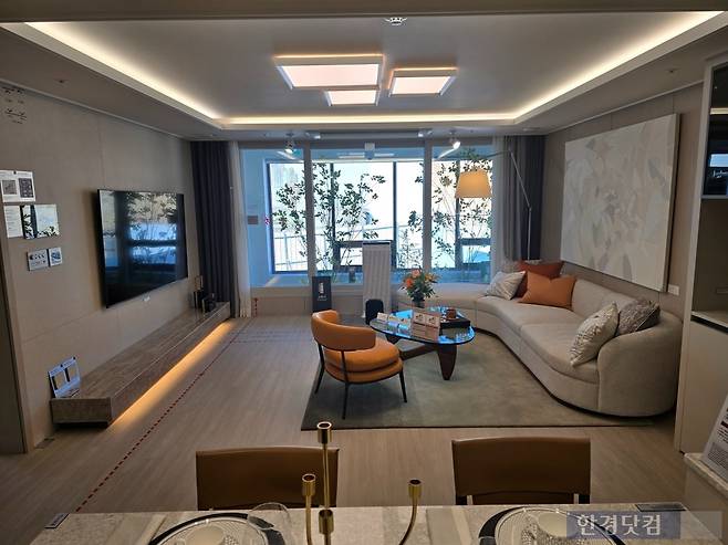 경기 김포시 풍무동 '풍무역 롯데캐슬 시그니처' 전용 84㎡ 유닛 내부. 사진=이송렬 기자.