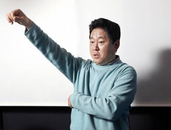 iPixel founder and CEO Lee Sang-soo talks with the Korea JoongAng Daily at the tech startup's office in Gangnam District, southern Seoul, on March 24. [PARK SANG-MOON]