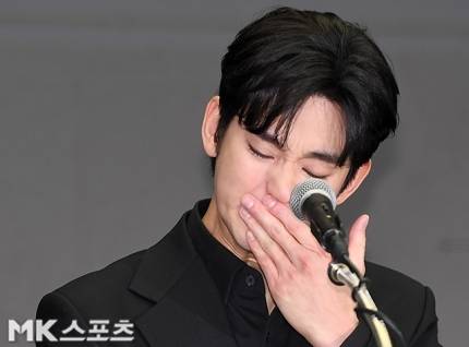 김수현은 “만약 유족 측의 주장이 진실이라면 수사기관에 모든 자료를 제출해 정식 절차를 밟자. 가짜를 사실처럼 만들지 말아달라”고 강경하게 요청했다.사진=천정환 기자