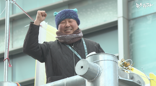 지난 3월 18일 뉴스타파와 인터뷰를 마친 고진수 세종호텔지부 지부장의 모습