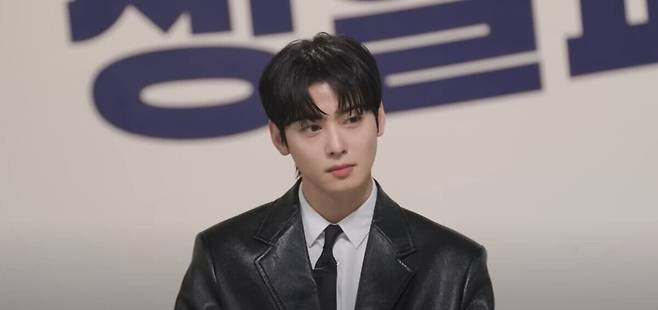 차은우의 '웃으면 안 되는 생일파티'. 유튜브 '유병재' 캡처