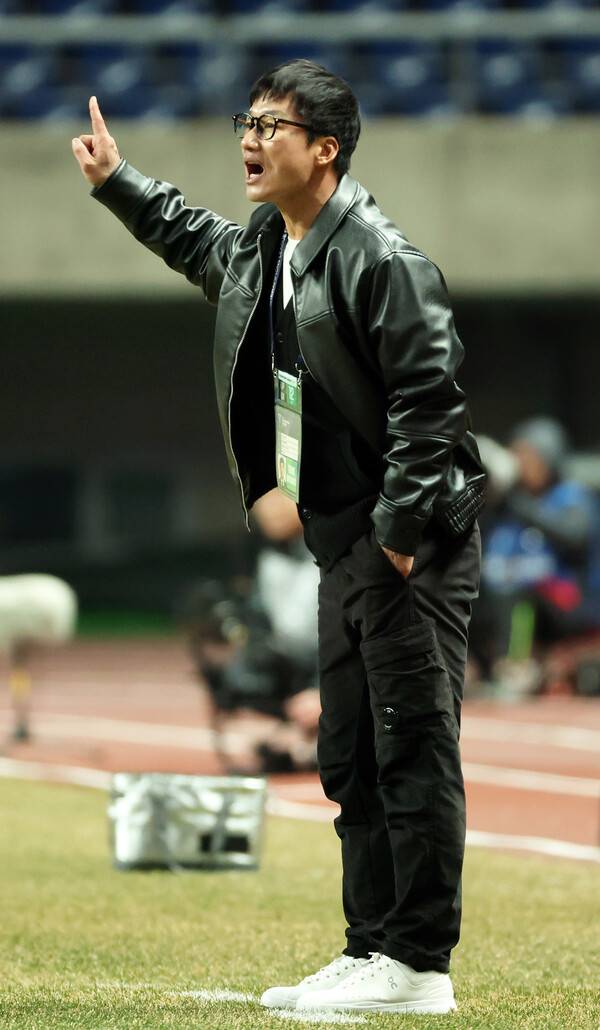 ▲ "미쳐야 한다고!", 축구에 중독된 지도자로 잘 알려진 광주FC 이정효 감독. ⓒ연합뉴스