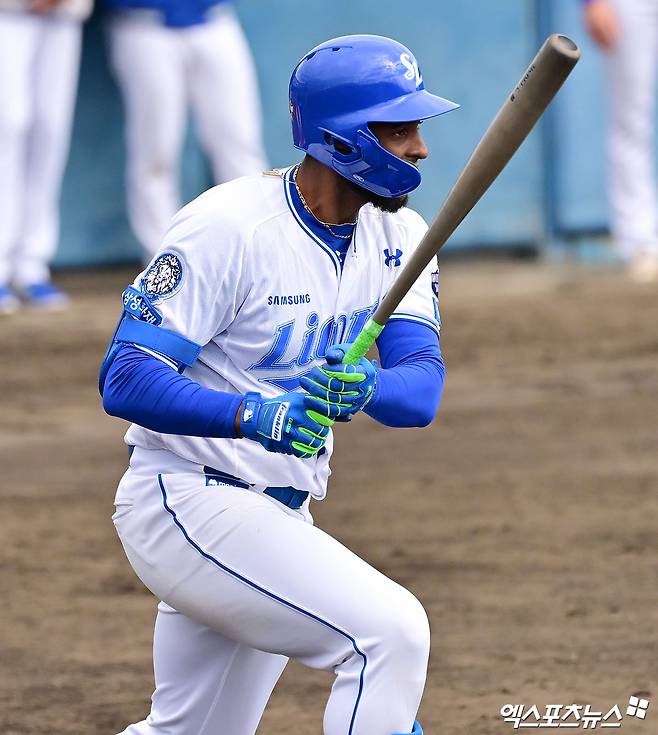 삼성 라이온즈 르윈 디아즈가 올해 스프링캠프 연습경기에서 타격하고 있다. 엑스포츠뉴스 DB
