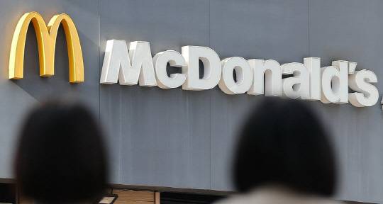 맥도날드가 올해 첫 점포를 오픈하며 전국 운영 점포 400호점을 돌파했다. 연합뉴스