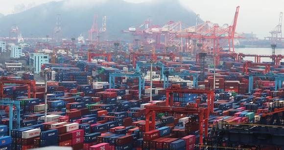 부산항 감만·신감만 부두 전경. [사진=연합뉴스]