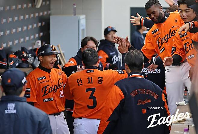 ▲ 현시점 리그 유일의 팀 타율 1할대 팀인 한화는 타격의 분위기 반전만 된다면 충분히 치고 올라갈 수 있는 힘이 있다. ⓒ한화 이글스