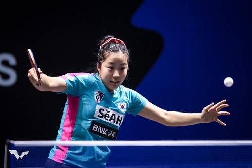 WTT 첸나이 대회에서 경기 중인 신유빈 [WTT 인스타그램 캡처. 재판매 및 DB 금지]