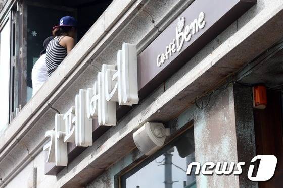 서울 시내의 한 카페베네 가맹점 모습. 2014.8.4/뉴스1 ⓒ News1 한재호