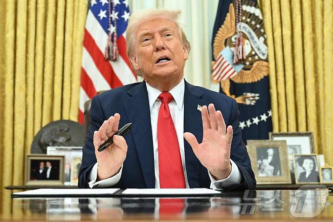 도널드 트럼프 미국 대통령이 31일(현지시간) 워싱턴 백악관에서 행정명령에 서명을 한 뒤 말하고 있다. 2025.04.01 ⓒ AFP=뉴스1 ⓒ News1 우동명 기자