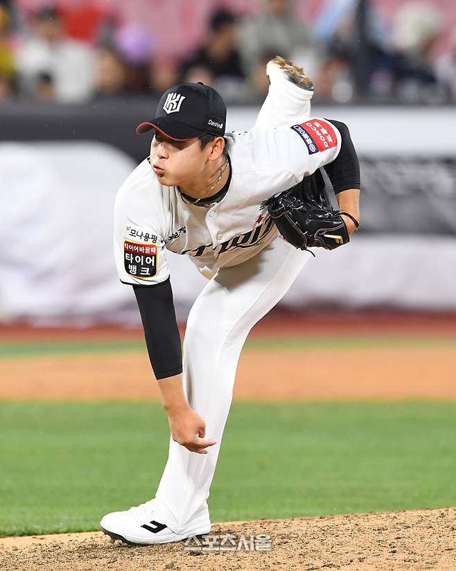 박영현이 2일 수원 LG전 9회 마운드에 올라 경기를 마무리 지었다. 수원 | 박진업 기자 upandup@sportsseoul.com