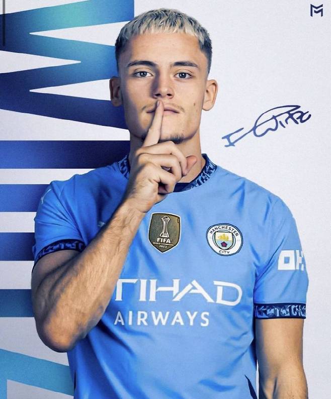 [스포츠조선 강우진 기자]맨체스터 시티가 다가오는 시즌 플로리안 비르츠와 휴고 라르손을 영입하는 데 모든 힘을 쏟아부을 계획이다. 기존의 핵심 선수들을 방출하고서라도 다음 시즌을 위한 핵심 자원 영입을 강행하겠다는 의지로 보인다. 사진=SNS