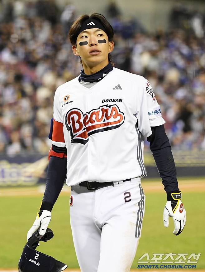 28일 잠실구장에서 열린 두산 베어스와 삼성 라이온즈의 경기. 5회말 2사 두산 김민석이 잘 맞은 타구가 야수에게 잡히자 아쉬워하고 있다. 잠실=박재만 기자 pjm@sportschosun.com/2025.03.28/