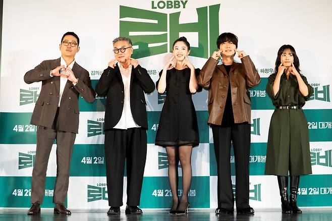 영화 '로비' 제작보고회에 참석한 감독 하정우, 배우 김의성, 강해림, 이동휘, 곽선영 ⓒ이혜영 기자 lhy@hankooki.com