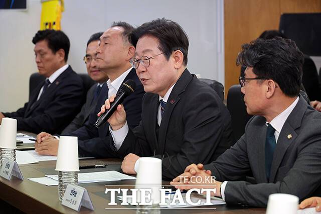 발언하는 이재명 대표.