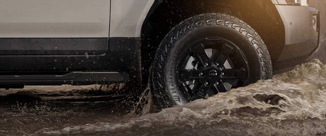 한국타이어, 기아 최초 정통 픽업트럭 타스만에 신차용 타이어 공급. 한국타이어 제공