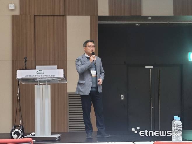 이규제 SK하이닉스 부사장이 2일 인천 송도컨벤시아에서 열린 한국마이크로전자및패키징학회 정기학술대회에서 기조강연했다.