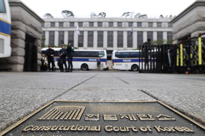 27일 오전 서울 종로구 헌법재판소 들머리 모습. 김영원 기자 forever@hani.co.kr