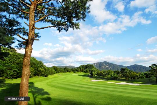 경기 포천 베어크리크GC 5번 홀 페어웨이의 모습. 레저신문 제공