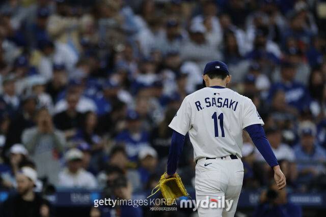 마운드에서 강판되는 사사키 로키./게티이미지코리아