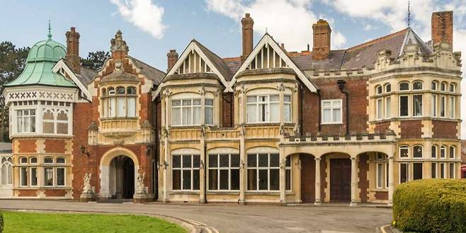 영국 런던 북서쪽에 있는 블레츨리 파크. 2차대전 당시 독일, 일본 등&nbsp;추축국 군대의 암호 해독을 맡은 비밀 부대가 있었던 곳이다. SNS 캡처