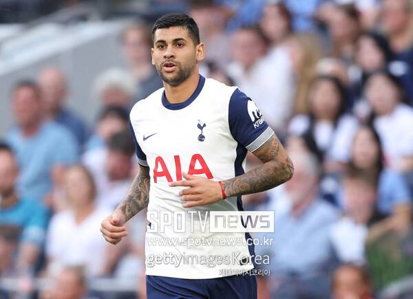 ▲ 토트넘 홋스퍼 중앙 수비수 크리스티안 로메로가 스페인 마드리드를 연고로 하는 양대 산맥의 관심을 동시에 받고 있다.