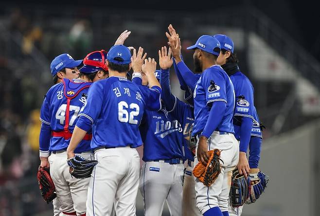 ▲ 2일 광주 KIA전에서 4-2로 승리한 삼성 선수단 ⓒ삼성라이온즈