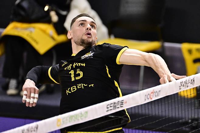 공격하는 KB손해보험의 비예나 [한국배구연맹 제공. 재판매 및 DB 금지]