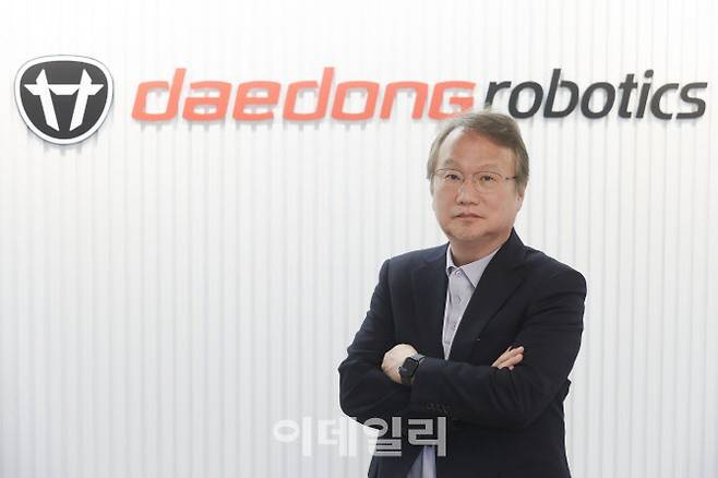 여준구 대동로보틱스 대표가 20일 서울 서초구 본사 앞에서 포즈를 취하고 있다. (사진= 이영훈 기자)