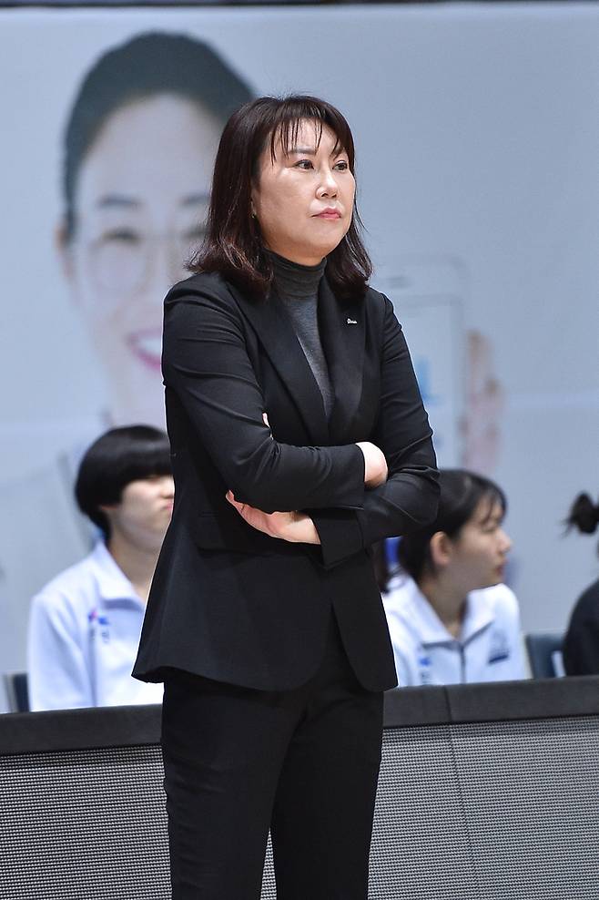 신한은행 코치 시절 정선민 코치. 사진 | WKBL